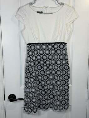 Muse Black & White Floral Eyelet Sheath Dress Size 4